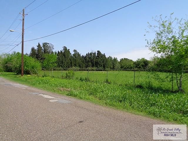 2nd image of 205 Acacia Lake Dr