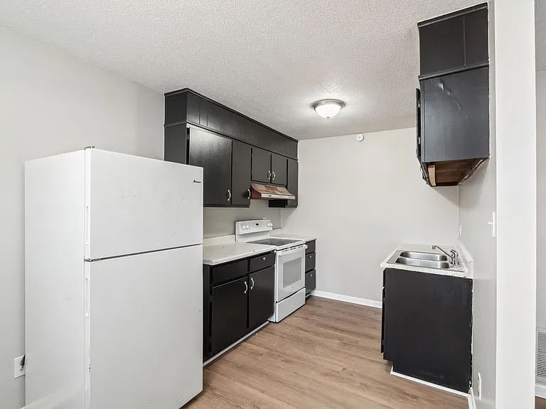 2716 Holbrook Dr #H — Photo 11