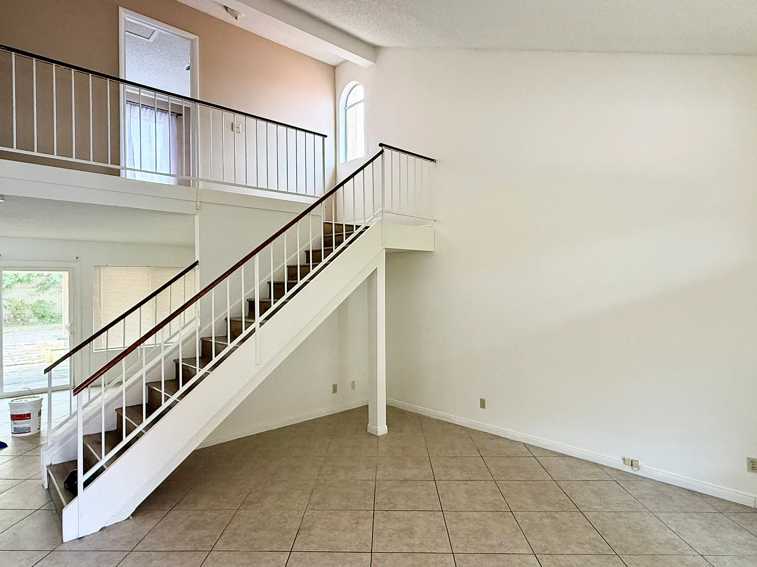 3 bed, 2.5 bath, 1646 sqft, $2,100 — Photo 3