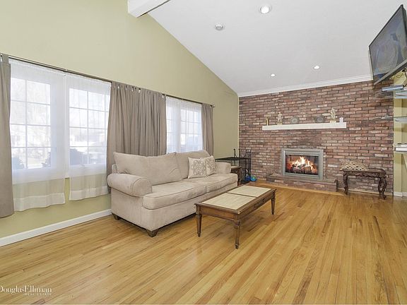 2nd image of 19 Dartmouth Dr