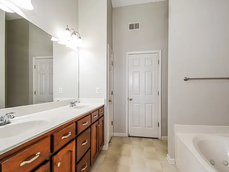 8181 Martin Dr — Photo 12