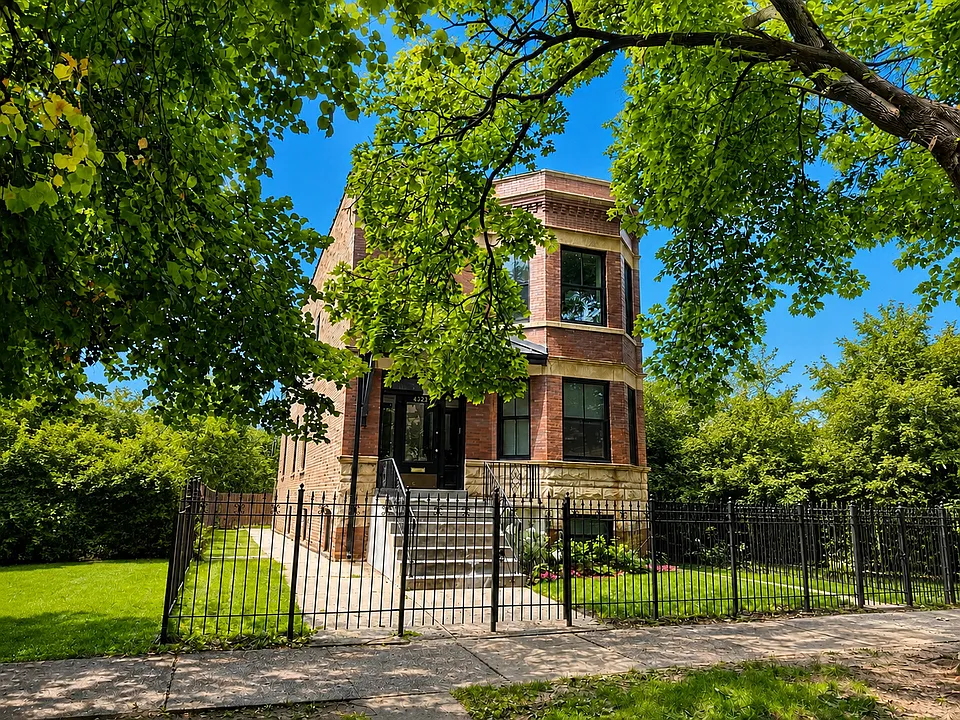 4322 N Leavitt St #1