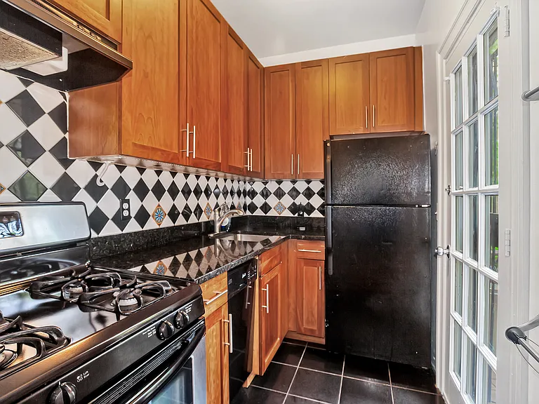 457 Clinton Ave #1A — Photo 4