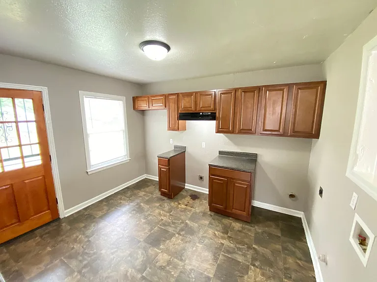 2686 Jeffrey Ave — Photo 5