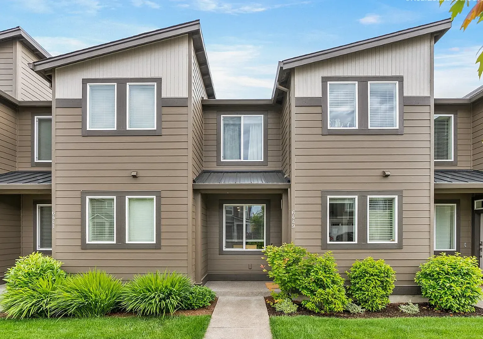 Beautiful Contemporary Architectural Gem in the Rosedale Parks Neighborhood Community with Season... — Photo 1