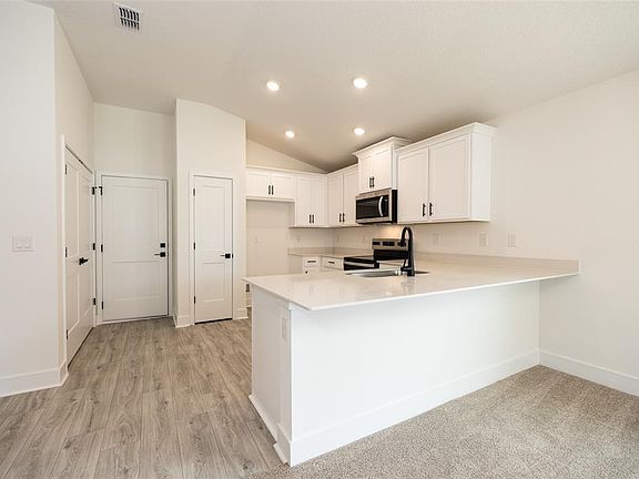 5th image of 19 SEDGEFIELD PATH S