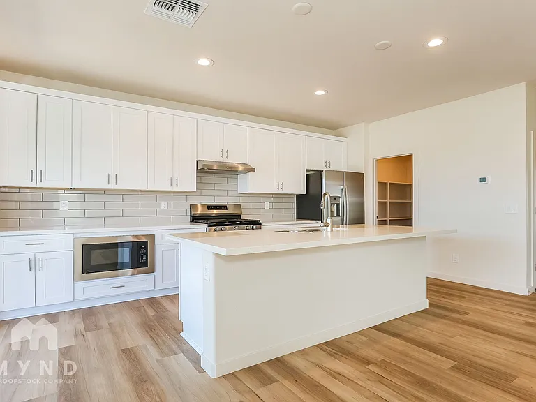 615 N Vine St — Photo 5