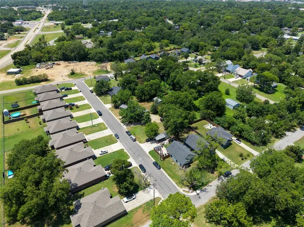 719 E Bullock St, Denison, TX 75021