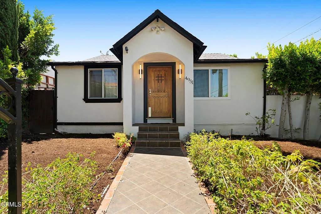 2 bed, 1.5 bath, 1323 sqft, $4,500 — Photo 1