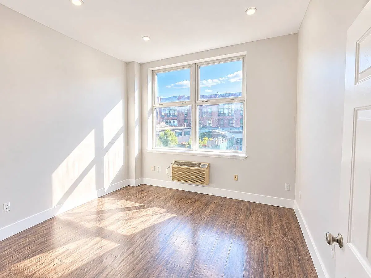 54 Knickerbocker Avenue — Photo 4