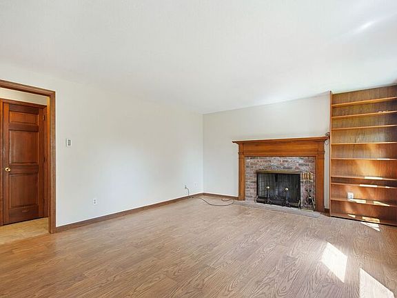 5th image of 26 Hunters Hill Cir