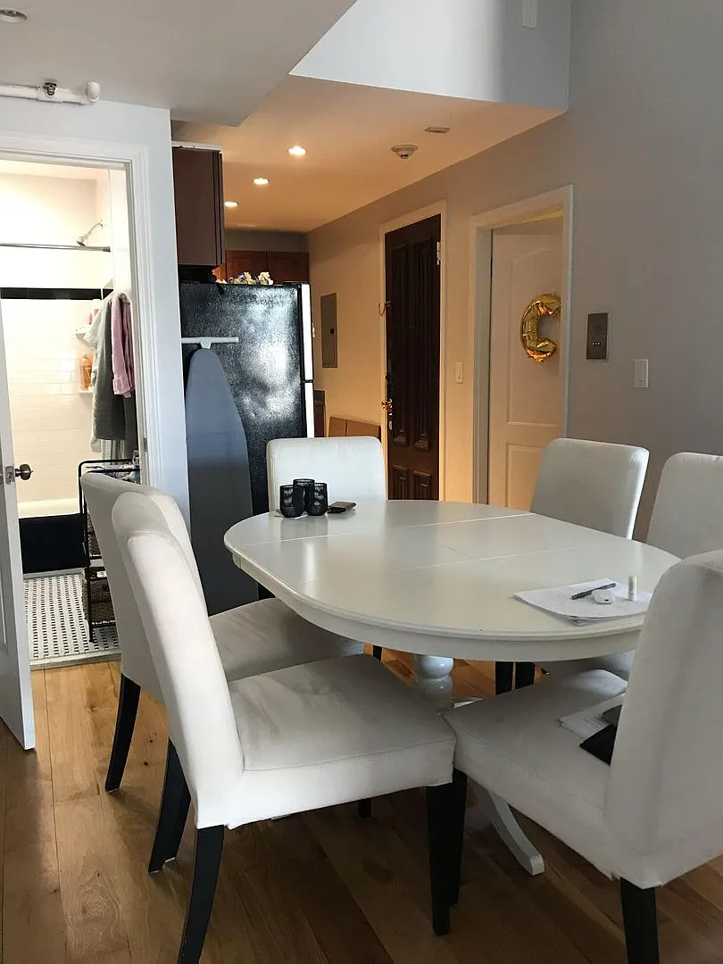 Charming 2-Bedroom in Back Bay No Broker Fee! — Photo 2