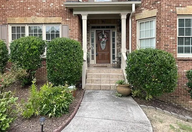 5 bed, 3.0 bath, 3891 sqft, $3,500 — Photo 4
