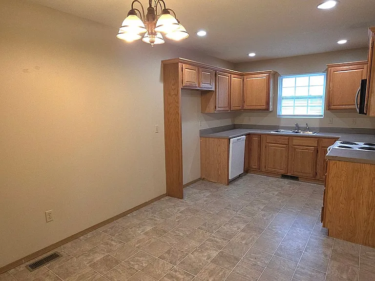 1019 S Missouri Ave — Photo 4