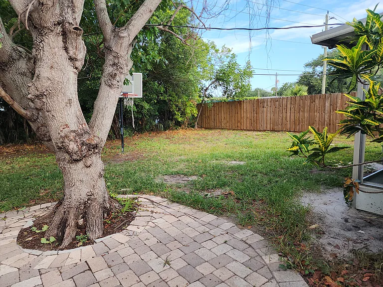 4806 Mineola St — Photo 16