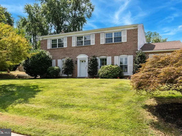 7810 Cobden Rd, Laverock, PA 19038