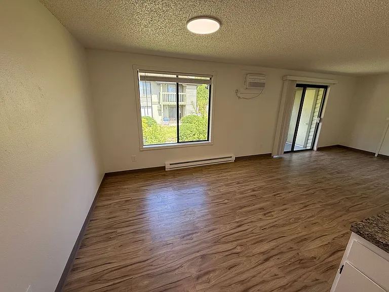 Ironwood Court Apartments — Photo 3