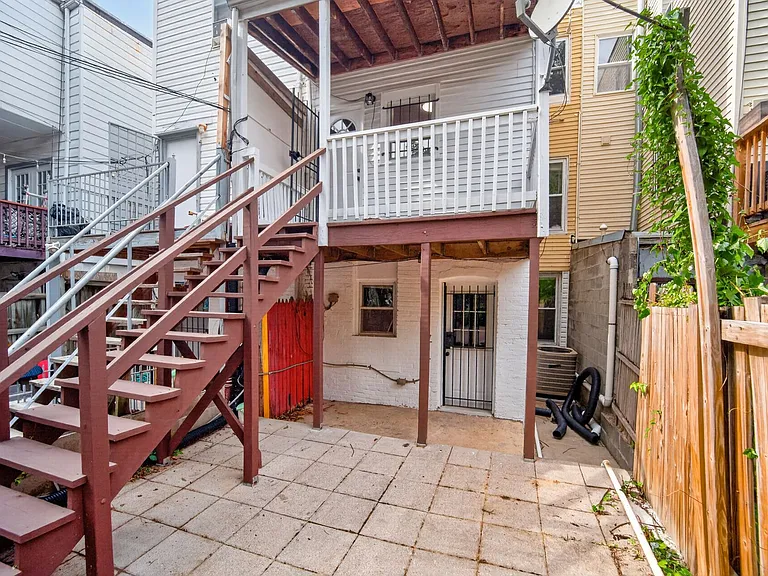 1004 Girard St NW — Photo 27