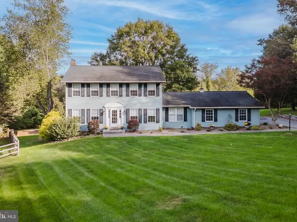 302 Avalon Ln, Westminster, MD 21158