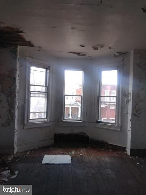 2nd image of 2021 Robb St