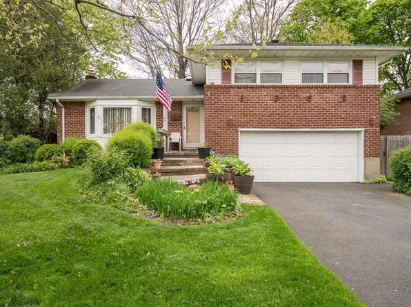 32 Florgate Road, Farmingdale, NY 11735