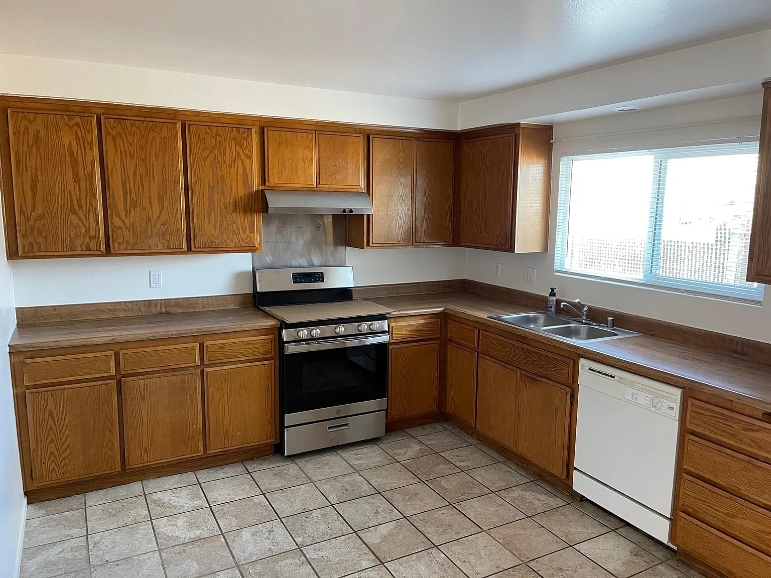 2 bed, 1225 sqft, $3,200 — Photo 2