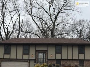 514 NW Cherokee Dr, Riverside, MO 64150