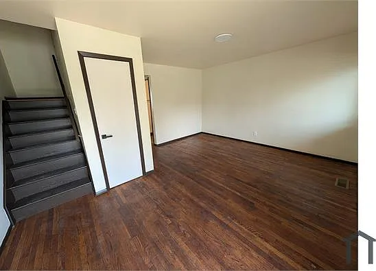 2239 University St — Photo 2