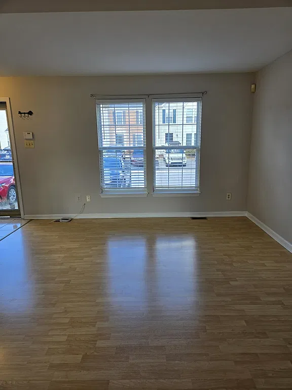3 bed, 2.5 bath, 1850 sqft, $2,200 — Photo 3