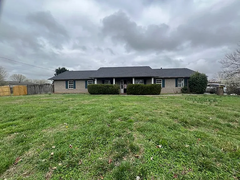1403 Broadview Cir — Photo 1