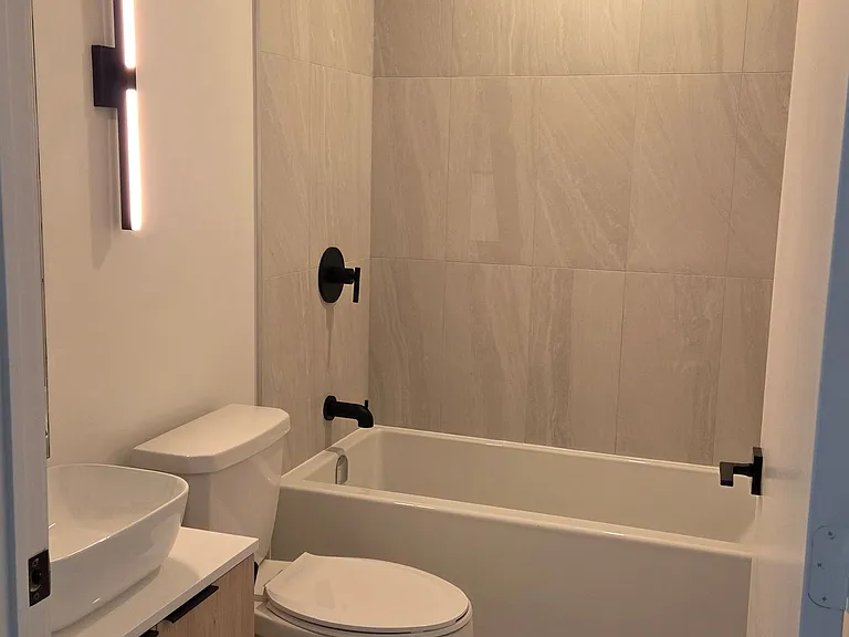 1185 Dupont St #808 — Photo 10