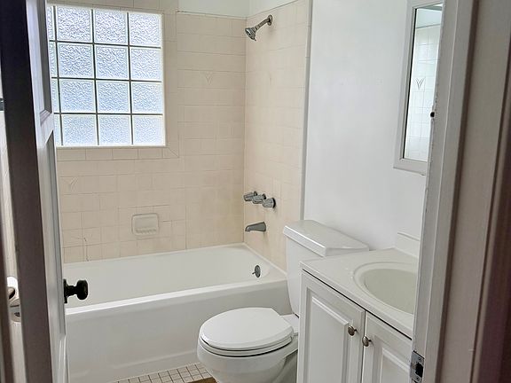 5th image of 4319 1/2 Cahuenga Blvd #1