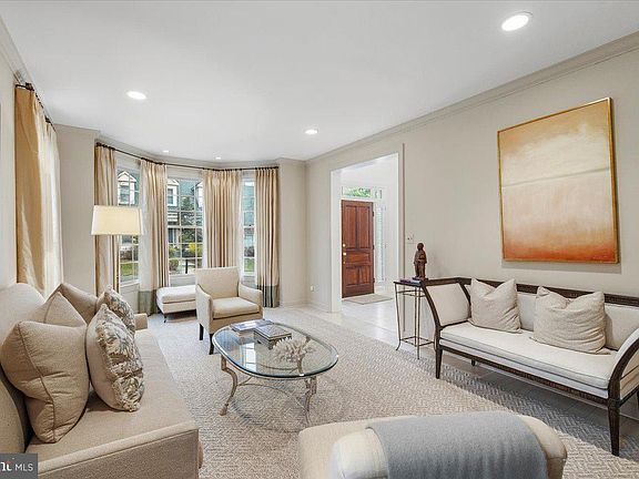 4th image of 10409 Democracy Ln