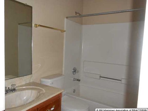 5th image of 10700 Oak Cir N