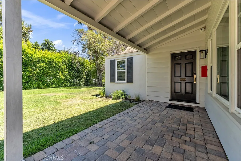 5 bed, 2.5 bath, 2477 sqft, $9,850 — Photo 3