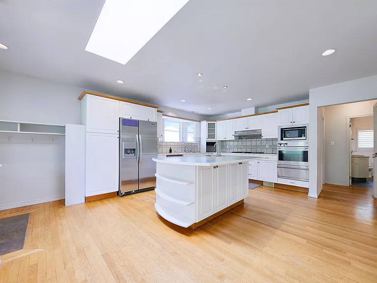 3775 Emerald Dr — Photo 18