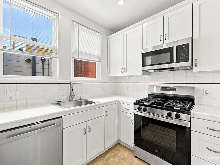 2255 Lake St #9 — Photo 1