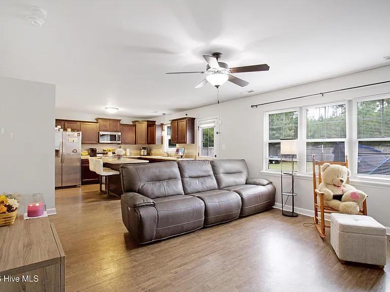 508 Maggies Ct — Photo 9