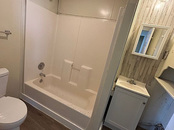 3rd image of 309 Harriet St