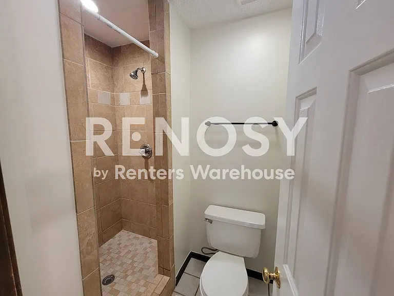 914 Wildwood Square Ct — Photo 18