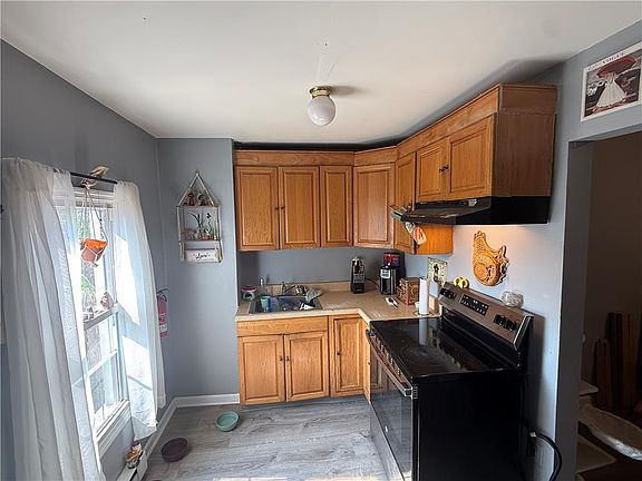 5th image of 408 Spruce St