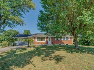 1032 Rainbow Forest Dr, Troutville, VA 24175