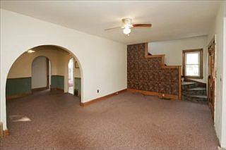 5th image of 73 Enwood St