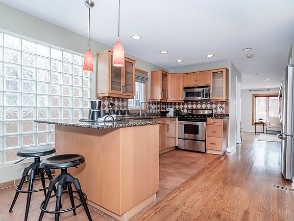 5th image of 5407 S Narragansett Ave