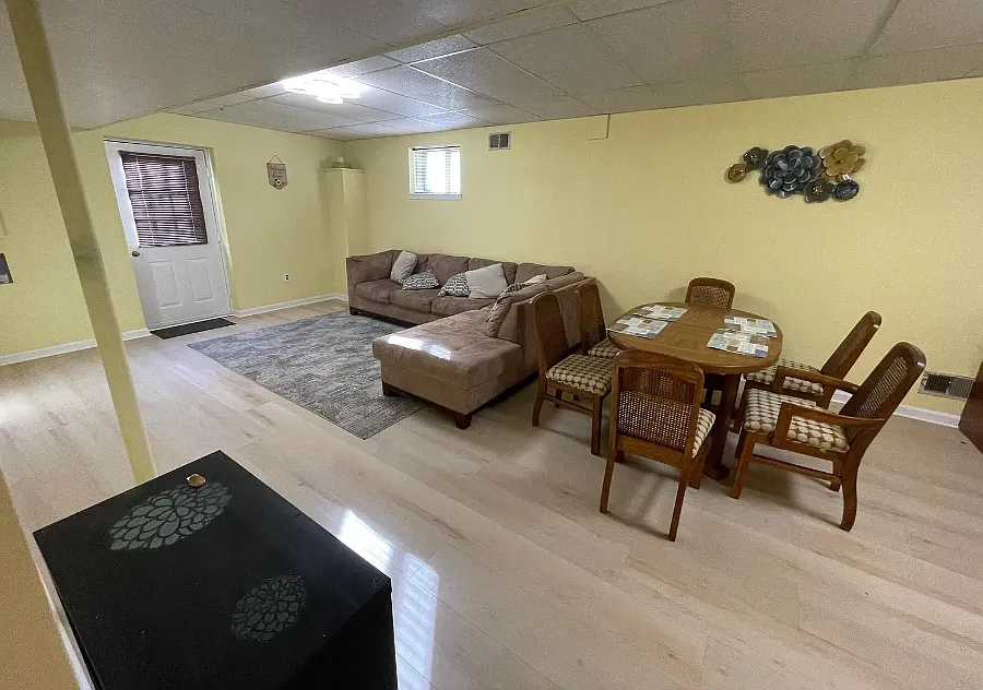 4 bed, 2800 sqft, $1,600 — Photo 1