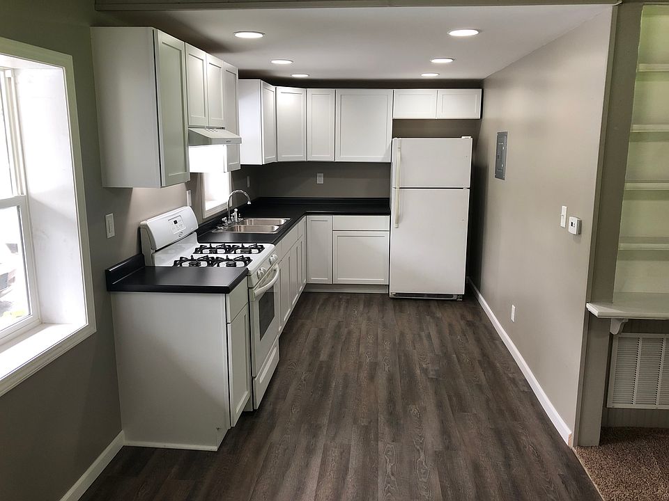 2nd image of 401 W Main St