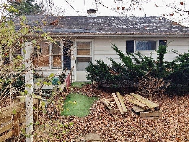 2nd image of 942 N High St