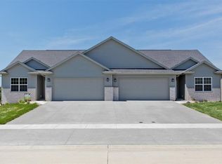 2910 Brookvalley Ct, Marion, IA 52302