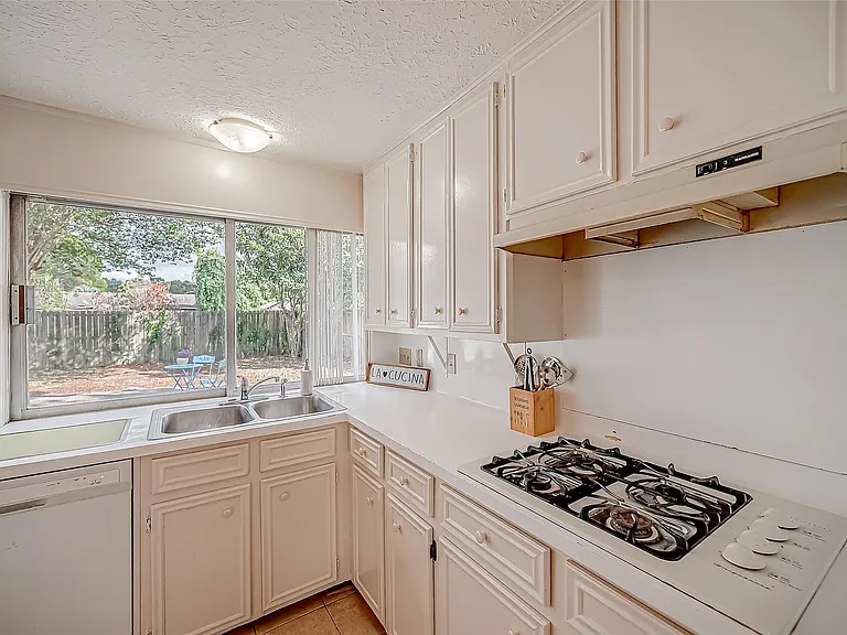 10607 Silkwood Dr — Photo 21
