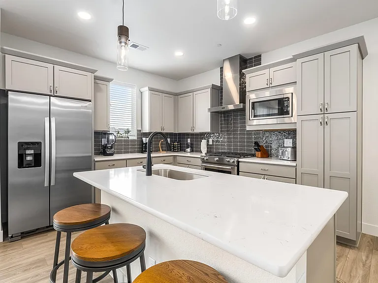 5795 Champlain Dr — Photo 13